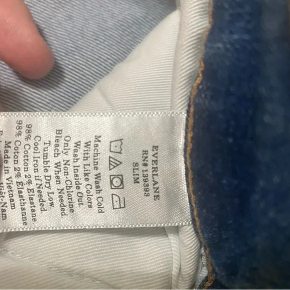 Light and Dark Wash Slim Cut Everlane Jeans Bundle, Size 32 - Picture 11 of 11